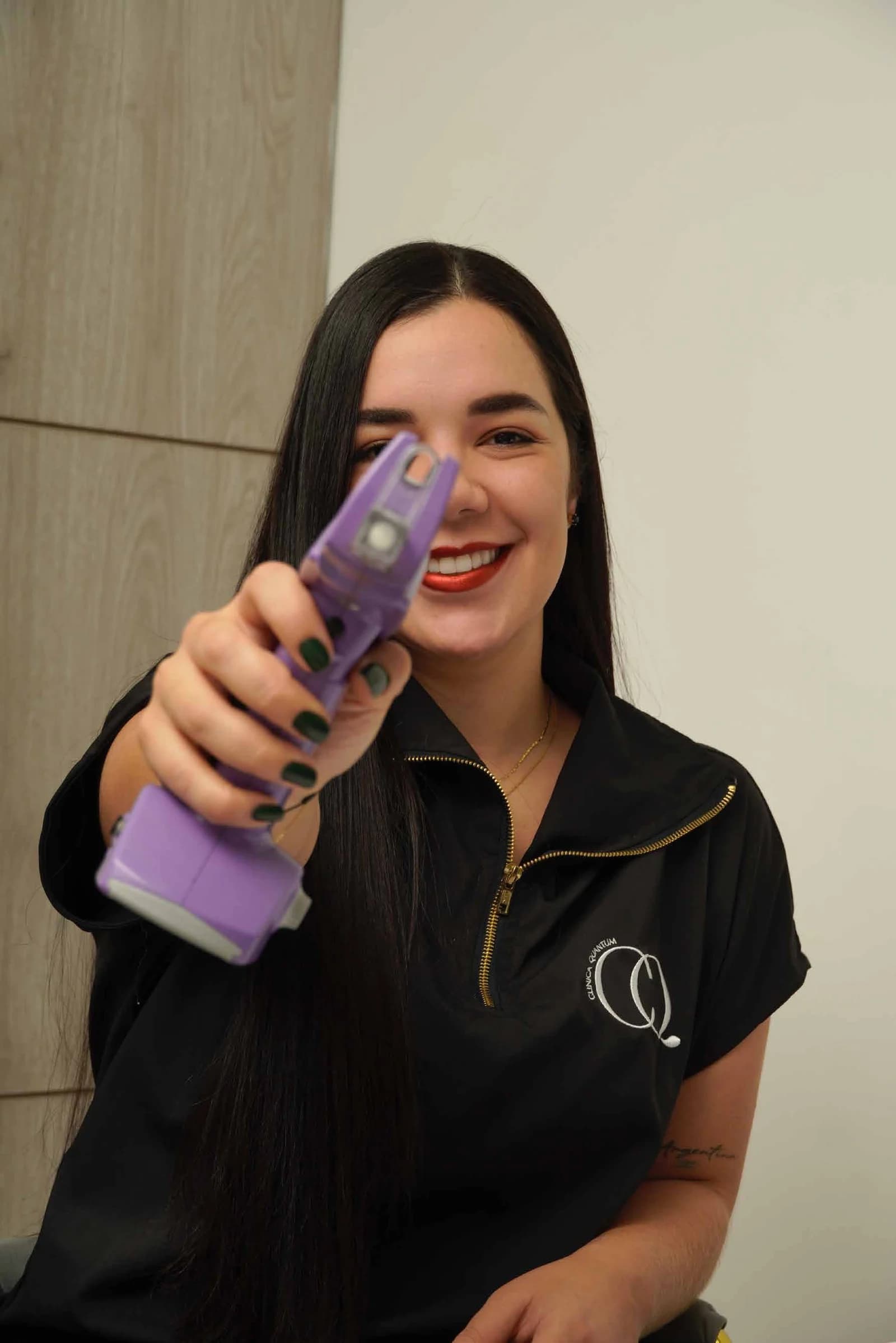Dr. Daniela Díez in the Clínica Quantum uniform
