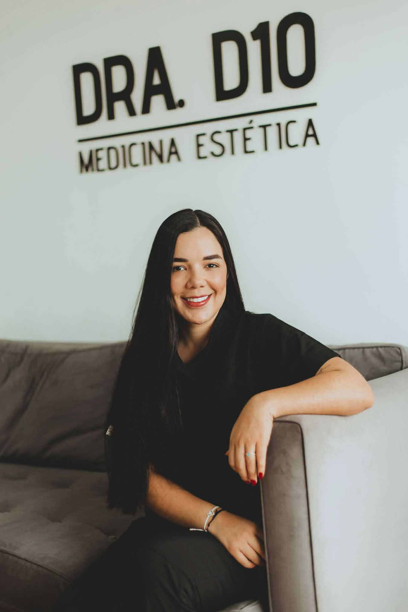 Dr. Daniela Díez in front of the DRA. D10 Medicina Estética sign